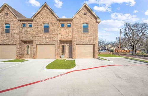 Stephenville Casa | New Townhome-Walk to Tarleton