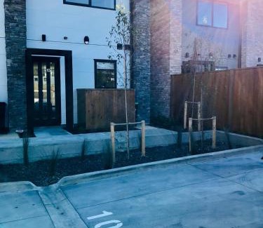 Riccarton Apartamento | New Townhouse 5 min from central CHCH including bikes to use