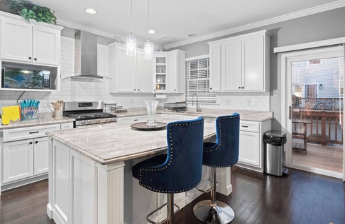 Canton Casa | New Tropical Oasis with Rooftop Views, Mins from the Inner Harbor