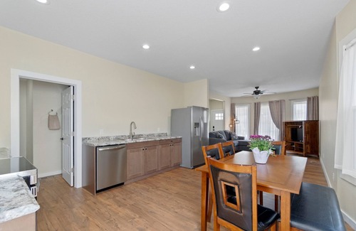 West Central Apartamento | New unit downtown Fort Wayne- by Grand Wayne, Embassy, Electric Works, Tin Caps.