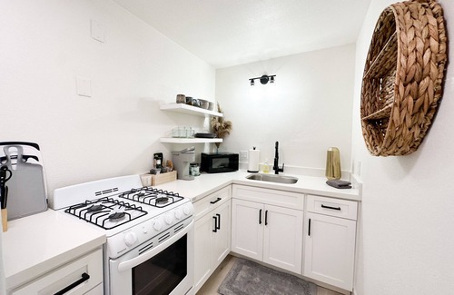 Salida Apartamento | New & updated 2-bedroom 1 bathroom apt. Near Modesto 1mile from HWY 99