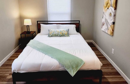 Glendale Casa | NEW updated Cozy 2BDR house near Convention Center