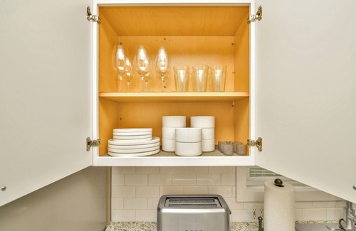 West Street - River Street Casa | NEW! Upscale Private 3 Bed, Free Parking, W&D, A.C., Near MBTA, Backyard