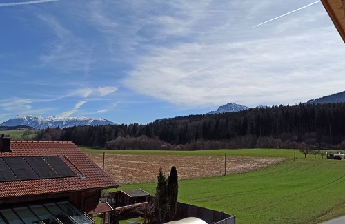 Teisendorf Apartamento | New vacation apartment with mountain views