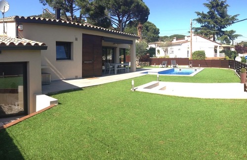 Calonge Villa | Chalet moderno para familias con piscina en la Costa Brava