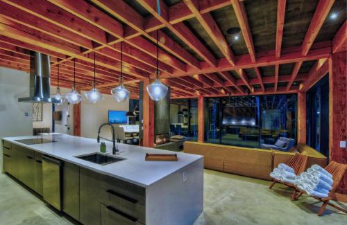 Mont-Tremblant Chalet De Esquí | NEW! Villa Woodland 7 Bedrooms Game Room Spa