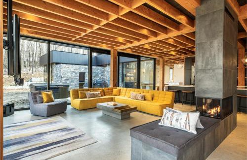 Mont-Tremblant Chalet De Esquí | NEW! Villa Woodland 7 Bedrooms Game Room Spa