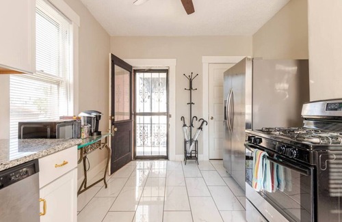 South Louisville Casa | New! Walk to the Kentucky Derby, U of L Football, and Jim Patterson Stadium!