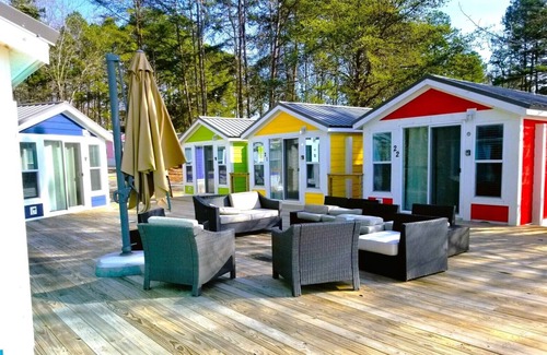 Steele Creek Cabina | New Waterfront Cabin on the Large Sundeck #24