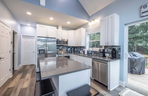 Mount Gilead Casa | New, waterfront, family size lake house in a quiet cove at Lake Tillery.