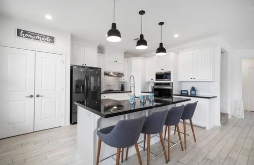 April Sound Casa | New Waterfront House with Golf Cart!