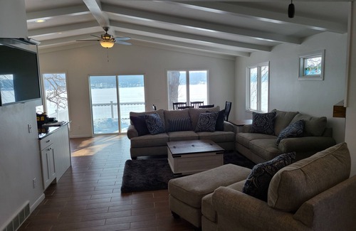 Spirit Lake Casa | NEW WATERFRONT LUXURY LISTING