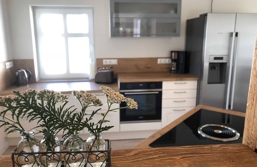 Sassnitz Apartamento | Casa de vacaciones de bienestar | 110 metros cuadrados, máx. 6 pers. - NUEVO: Casa de vacaciones de bienestar, pequeña villa de rosas - 150 m al mar Báltico