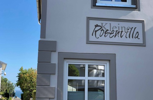 Sassnitz Apartamento | Casa de vacaciones de bienestar | 110 metros cuadrados, máx. 6 pers. - NUEVO: Casa de vacaciones de bienestar, pequeña villa de rosas - 150 m al mar Báltico