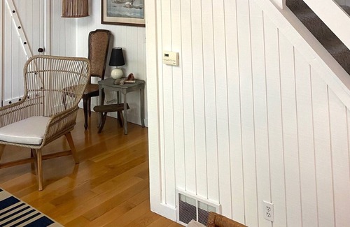 Country Club Estates Casa | New! Wow! Classic, bright Lakehouse with separate living spaces, 1 min to beach