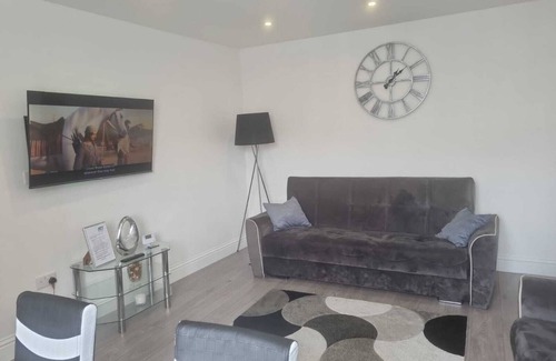 Waddon Apartamento | New x2 bedroom apartment ** free parking & Wi-Fi**