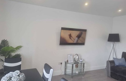 Waddon Apartamento | New x2 bedroom apartment ** free parking & Wi-Fi**