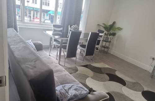 Waddon Apartamento | New x2 bedroom apartment ** free parking & Wi-Fi**