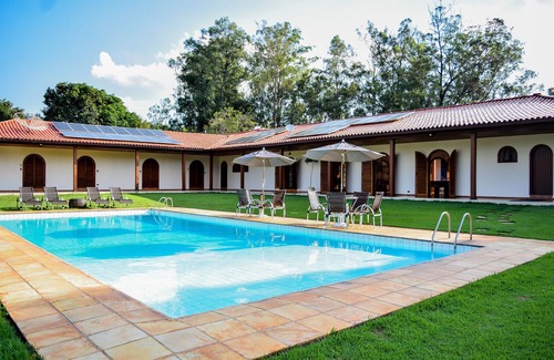 Louveira Cabaña | CASA CINEMATOGRÁFICA / IMPECABLE