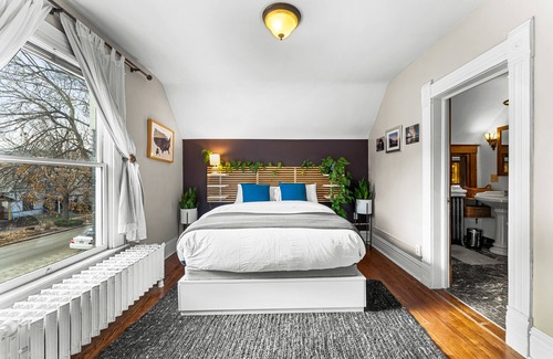 Speer Casa | New year discount! Beautiful Victorian in prime location. Grill & fire pit!