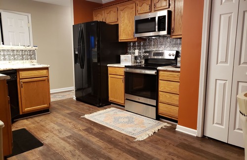 Clinton Casa | NEW Yellow Brookstone Villa Relaxing Escape Close Venues & Norris Watershed Hike