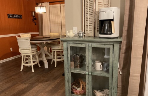 Clinton Casa | NEW Yellow Brookstone Villa Relaxing Escape Close Venues & Norris Watershed Hike