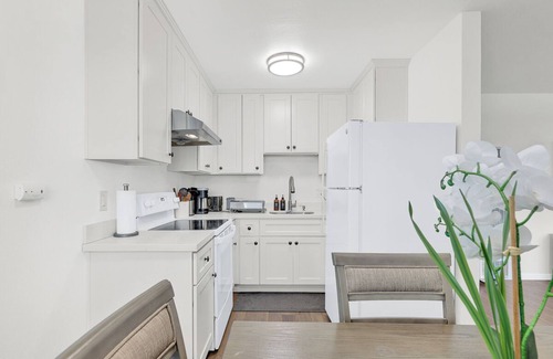 Central Berkeley Apartamento | New2BR! Comfy Apt, Walk to UC Berkeley & Downtown with workspace, wifi & parking