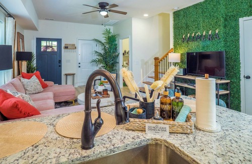 Graysville Casa | 𝔑𝔢𝔴𝔹𝕆𝕄| Two Townhomes in Hamilton Place| Near Mall