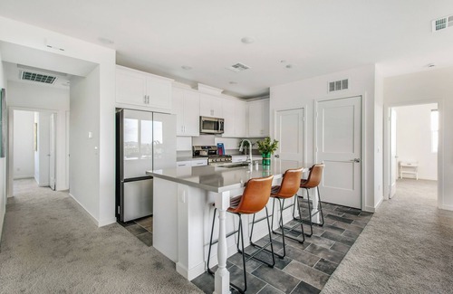 Lake Forest Condominio | NewBuild cozy 3-bedroom condo in charming Mission Viejo