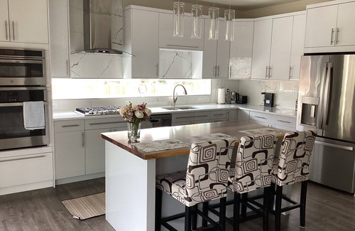 Renton Casa | Newer comfy Renton house with gym and theater