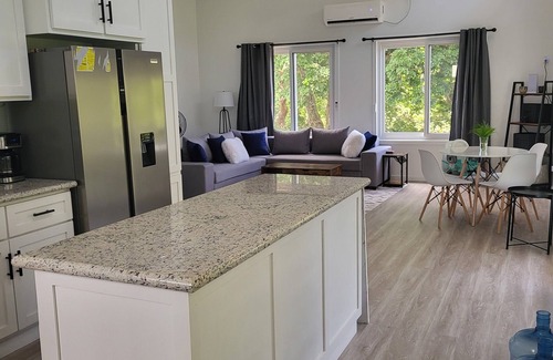 Isla de Utila Casa | Newly Built 3-Bedroom Tropical Escape with Modern Comforts in Serene Utila!