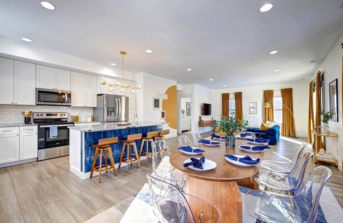 Bloomington Casa | Newly Built Bloomington Oasis: 4bd/2.5br & Backyard, 10mins to IUB & Downtown