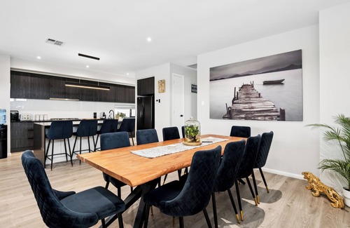 Mannum Casa | NEWLY BUILT END OF 2024, THIS SPACIOUS RIVER HOME ACCOMMODATES UP TO 13