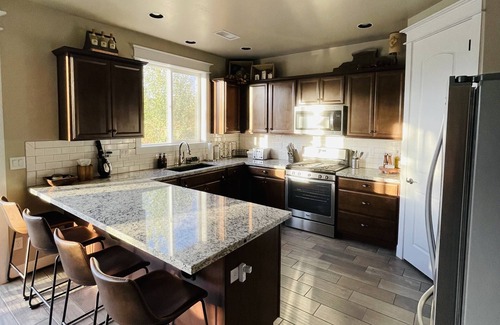 Bellemont Casa | Newly built home near downtown Flagstaff, sleeps 8, large backyard and amenities