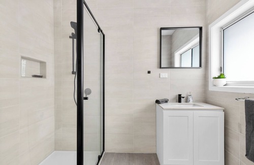 Brooklyn Cama Y Desayuno | Newly Built- Master Ensuite: Close to CBD/Highpoint/Melbourne Airport (M)