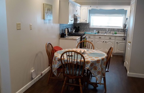 Muscle Shoals Apartamento | Newly built upstairs Garage Apartment 900 sq.ft. sleeps 8; washer/dryer.