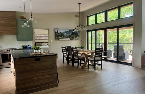 MacTier Casa | Newly constructed beautiful modern 4 bedroom, 3.5 bathroom lakehouse in Mactier