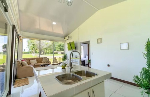 Costa del Pacífico central Villa | Newly Constructed Family Home - Beach & Dominical