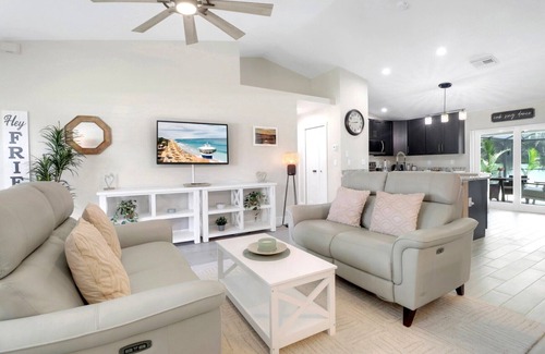 Pelican Casa | Newly furnished house with heated pool in a nice neighborhood.