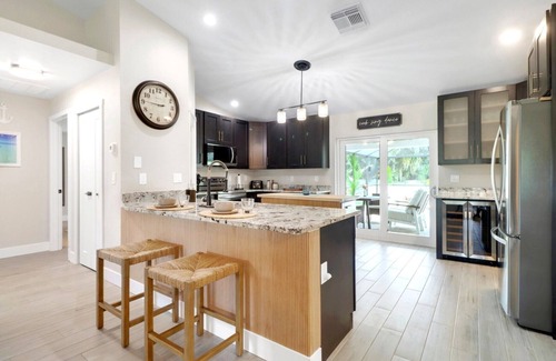 Pelican Casa | Newly furnished house with heated pool in a nice neighborhood.