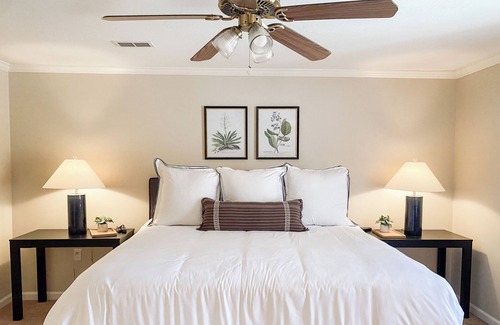 Hattiesburg Casa | Newly listed! Stylish Townhome w/ King Bed! 3bd/2ba - Central Location!