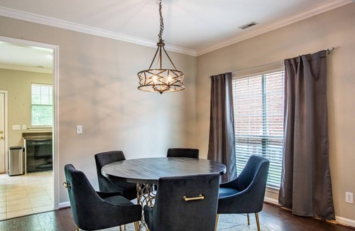 Sand Ridge Casa | NEWLY LISTED ~ Stylish & Comfy ~ 15min to Downtown