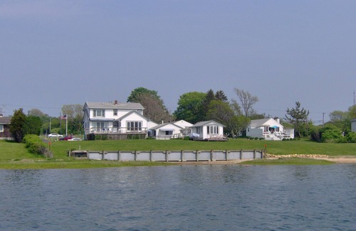 Montauk Cabaña | Listado Recientemente El Acogedora casa de campo iluminado por el sol por el mar en el lago Montauk