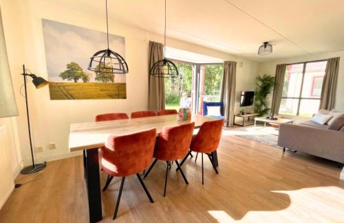 Ewijk Casa | Newly Refreshed Family-stay For 7 By The Lake