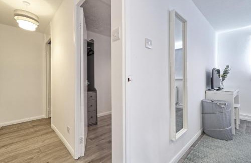 Basildon Casa | Newly Refurbished 3BR House Basildon, Garden, Netflix & Trisport Table