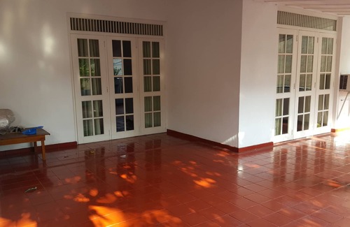 Sri Jayawardenepura Kotte Villa | Lodge de lujo recientemente renovado en un tranquilo vecindario arbolado de clase alta