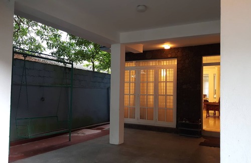 Sri Jayawardenepura Kotte Villa | Lodge de lujo recientemente renovado en un tranquilo vecindario arbolado de clase alta