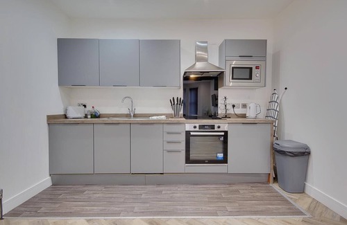 Poole Apartamento | Moderno-Estudio-Baño privado-Newly Refurbished