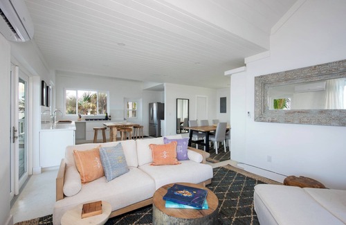 Double Bay Casa | Newly Remodeled Home on Pink-Sand Double Bay Beach, Spectacular Views