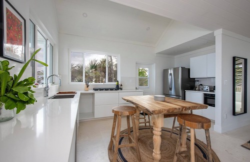 Double Bay Casa | Newly Remodeled Home on Pink-Sand Double Bay Beach, Spectacular Views